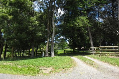 Photo of property in 30 Moontide Road, Kumeu, 0892