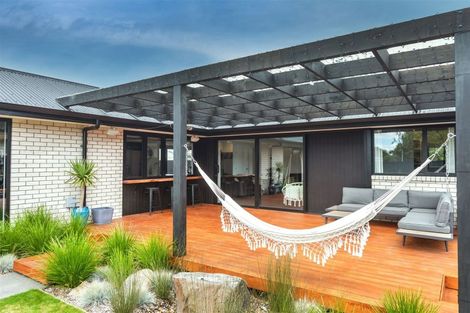 Photo of property in 17 Chipping Lane, Redwood, Christchurch, 8051