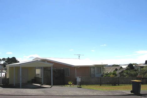 Photo of property in 2/5 Exeter Place, Unsworth Heights, Auckland, 0632