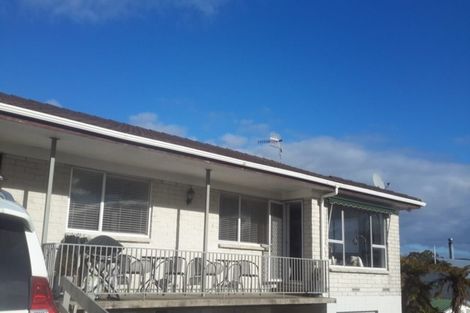 Photo of property in 3a Leo Place, Kawaha Point, Rotorua, 3010