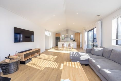 Photo of property in 10 Cleland Close, Wanaka, 9382