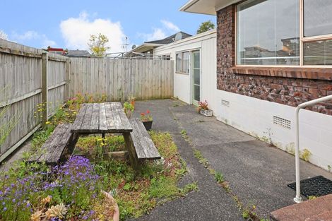 Photo of property in 1/33 Swanson Road, Henderson, Auckland, 0610