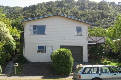 Photo of property in 25 Hartford Crescent, Totara Park, Upper Hutt, 5018