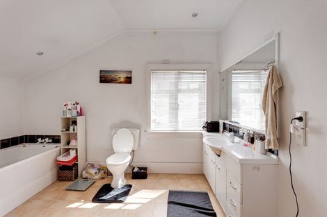 Photo of property in 23 Straven Road, Riccarton, Christchurch, 8011