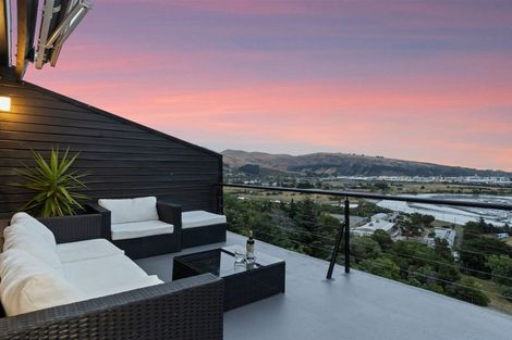 Photo of property in 5 Osmond Lane, Mount Pleasant, Christchurch, 8081