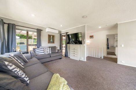 Photo of property in 14 Westhaven Drive, Tawa, Wellington, 5028