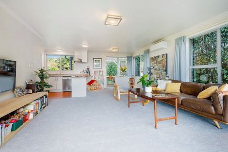Photo of property in 3 Sandys Parade, Laingholm, Auckland, 0604