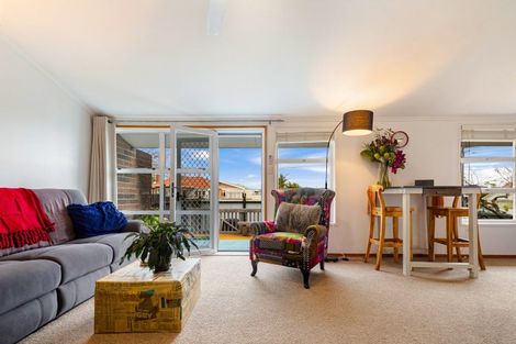 Photo of property in 3/50 Old Lake Road, Narrow Neck, Auckland, 0624