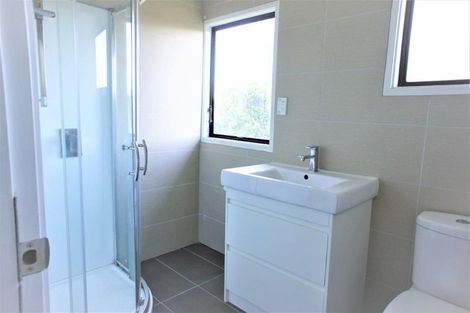 Photo of property in 26 Lambrown Drive, Totara Vale, Auckland, 0629