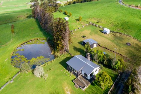 Photo of property in 84 Ocean View Road, Northcote, Auckland, 0627