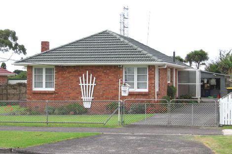 Photo of property in 111 Flanshaw Road, Te Atatu South, Auckland, 0610