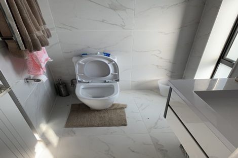 Photo of property in 8 Lilac Lane, Oteha, Auckland, 0632