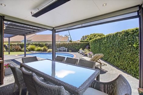 Photo of property in 28 Connemara Court, West Harbour, Auckland, 0618