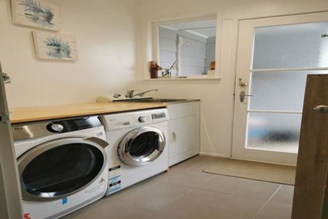 Photo of property in 28 Vandeleur Avenue, Birkdale, Auckland, 0626