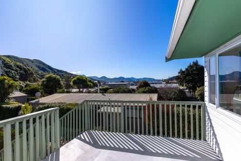 Photo of property in 48 Beach Road, Waikawa, Picton, 7220