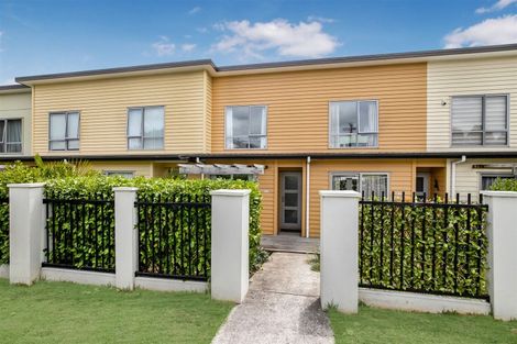 Photo of property in 31/11 Ray Small Drive, Papakura, 2110