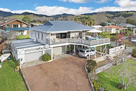 Photo of property in 8 Cottonwood Place, Kawakawa Bay, Papakura, 2585