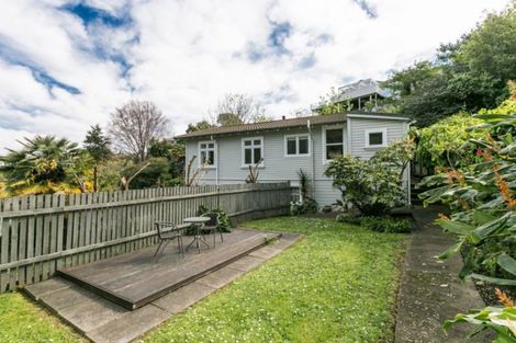 Photo of property in 24 Cobden Road, Bluff Hill, Napier, 4110