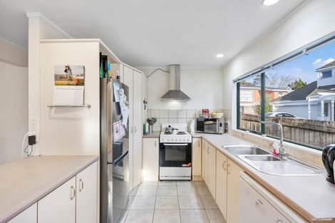 Photo of property in 2/470 East Coast Road, Windsor Park, Auckland, 0630