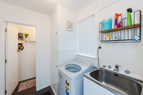 Photo of property in 17 Peters Avenue, Cloverlea, Palmerston North, 4412