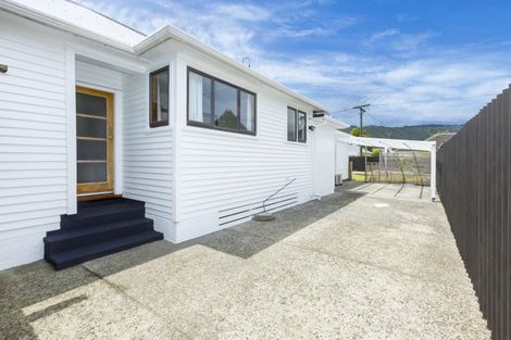 Photo of property in 379 Cambridge Terrace, Naenae, Lower Hutt, 5011