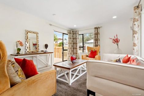 Photo of property in 1/73 Etherton Drive, Weymouth, Auckland, 2103