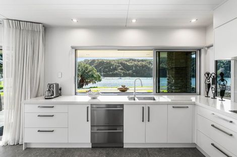 Photo of property in 209 Beach Road, Whangamata, 3620