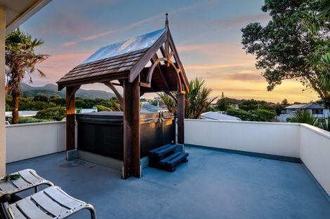 Photo of property in 30 Messenger Terrace, Oakura, 4314