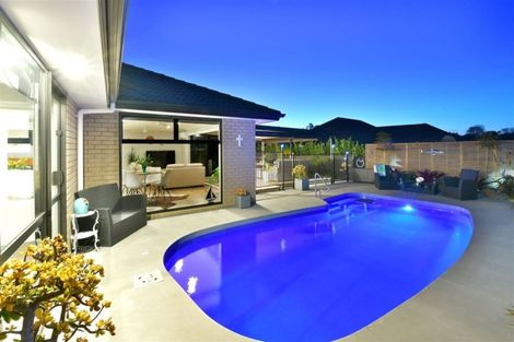 Photo of property in 32 Woodridge Drive, Stanmore Bay, Whangaparaoa, 0932