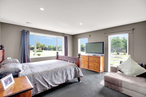 Photo of property in 15 Riverside Way, Amberley, 7410