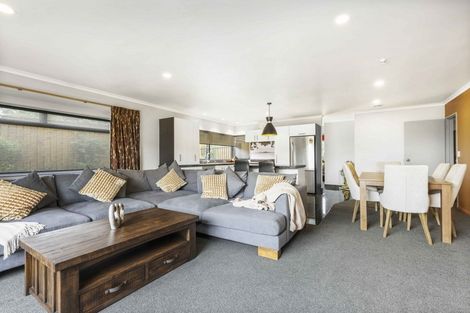 Photo of property in 15 Hollinger Place, Nawton, Hamilton, 3200