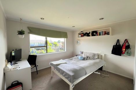 Photo of property in 10 Rene Place, Sunnyhills, Auckland, 2010