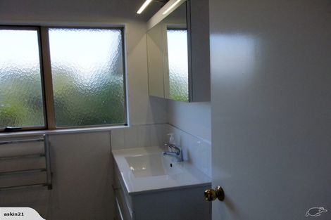 Photo of property in 21 Redfern Lane, Glenfield, Auckland, 0629