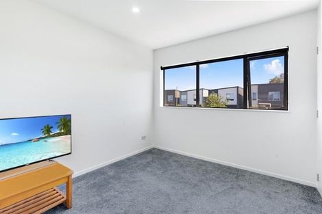 Photo of property in 17 Valour Lane, Papakura, 2110