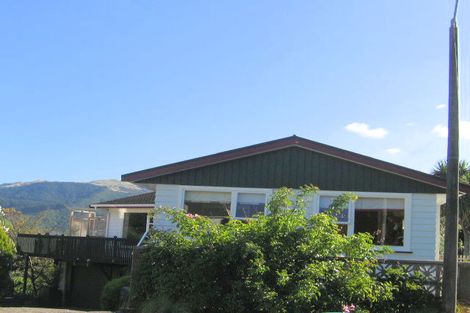 Photo of property in 9 Peckham Grove, Tawa, Wellington, 5028