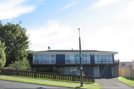 Photo of property in 16 La Trobe Street, Pakuranga Heights, Auckland, 2010