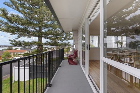 Photo of property in 2/104 Sylvan Avenue, Northcote, Auckland, 0627