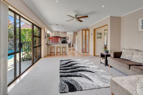 Photo of property in 6 Citation Way, Botany Downs, Auckland, 2010