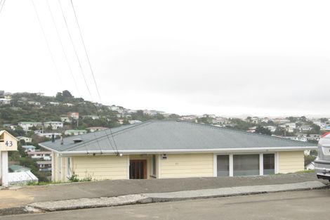 Photo of property in 43 Turville Crescent, Newlands, Wellington, 6037