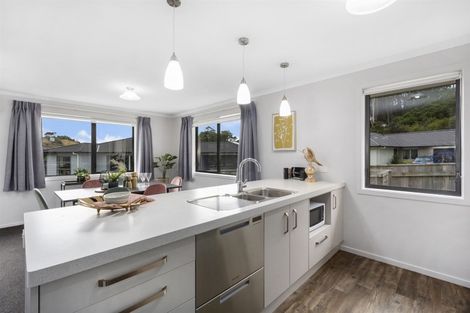 Photo of property in 8 Hull Place, Whitby, Porirua, 5024