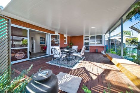 Photo of property in 35 Disraeli Street, Hawera, 4610