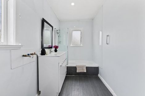 Photo of property in 70 Forrest Hill Road, Forrest Hill, Auckland, 0620