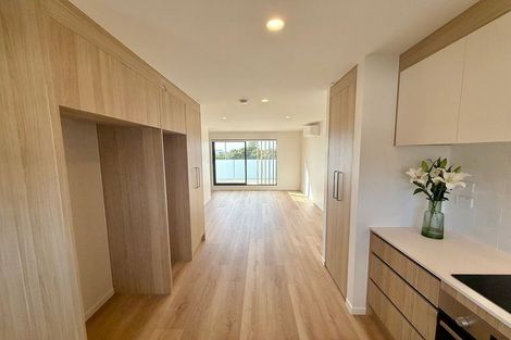 Photo of property in 3/506 Glenfield Road, Bayview, Auckland, 0629