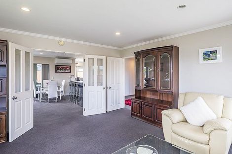 Photo of property in 127 Realm Drive, Paraparaumu, 5032