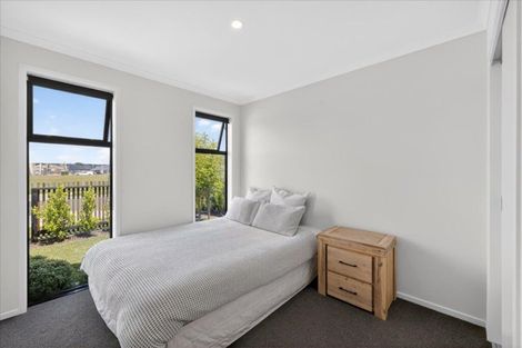 Photo of property in 46 Hammick Crescent, Pyes Pa, 3112