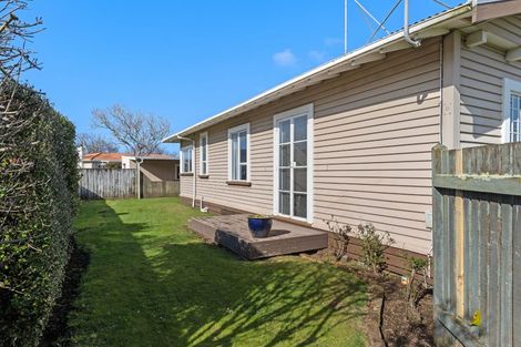 Photo of property in 52 Dixon Avenue, Hawera, 4610