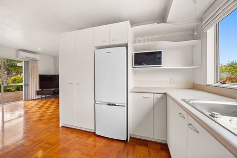 Photo of property in 16 Harbour Lights Close, West Harbour, Auckland, 0618