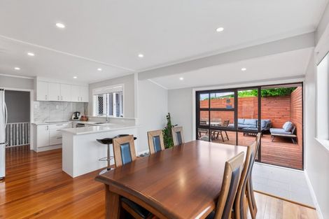 Photo of property in 15 Matipo Road, Te Atatu Peninsula, Auckland, 0610