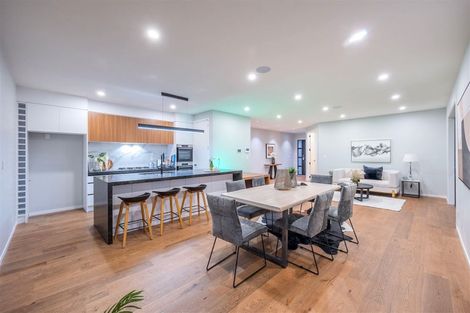 Photo of property in 18 Madden Avenue, Kumeu, 0810