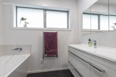 Photo of property in 15 Chilton Drive, Mairehau, Christchurch, 8052